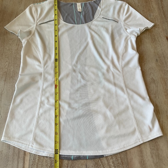 Lucy short sleeve workout tee - cool back design! - Picture 3 of 7